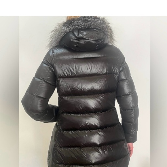Moncler Women's Black Puffer Coat with Faux Fur Trim - Picture 3 of 14